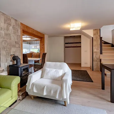 Appartement Rodinne Rafael *